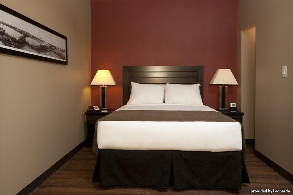 Quality Inn & Suites Саскатун Номер фото