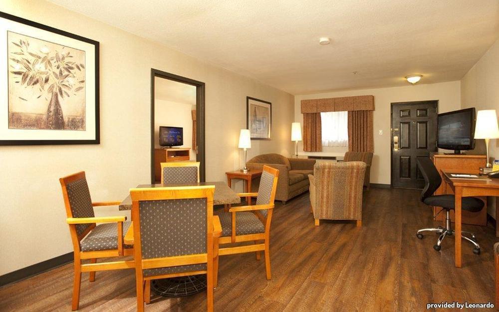 Quality Inn & Suites Саскатун Номер фото