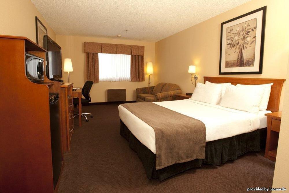 Quality Inn & Suites Саскатун Номер фото