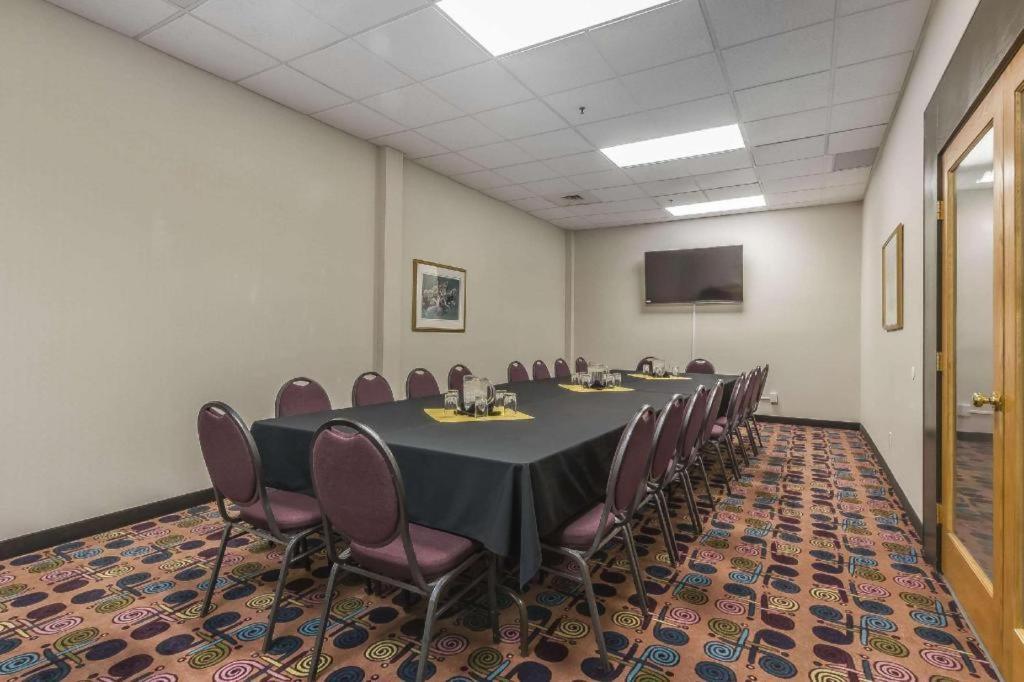 Quality Inn & Suites Саскатун Экстерьер фото