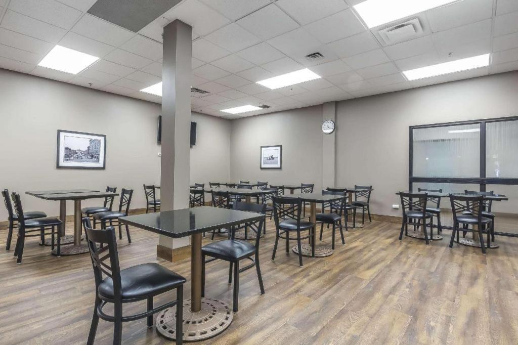 Quality Inn & Suites Саскатун Экстерьер фото