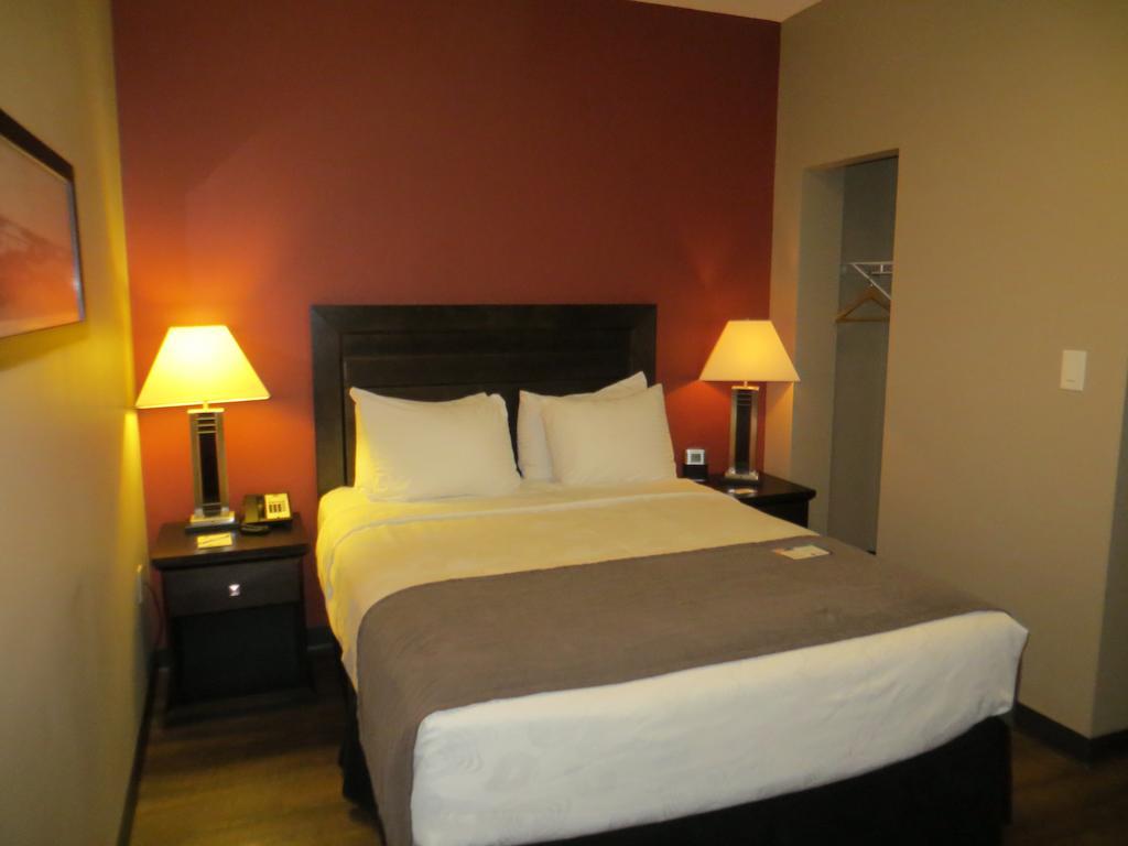 Quality Inn & Suites Саскатун Экстерьер фото